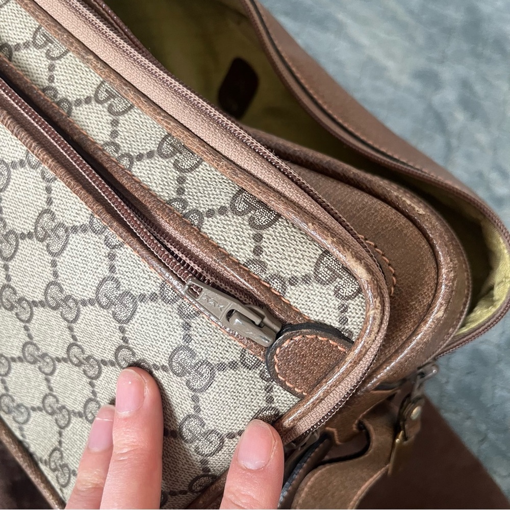 Gucci Brown and Tan Belt Bag with Structured Design - Picture 16 of 16